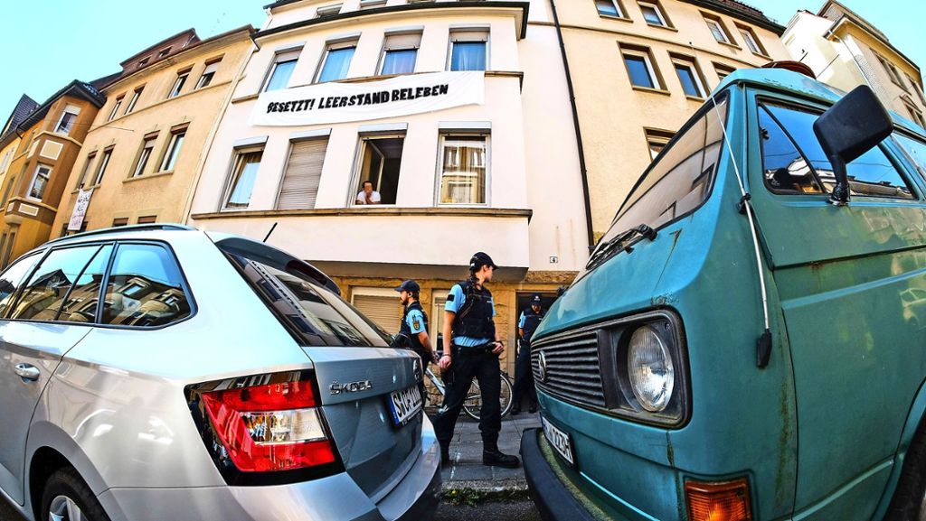 Hausbesetzung in Stuttgart: Besetzer lehnen Umzug in Notunterkunft ab