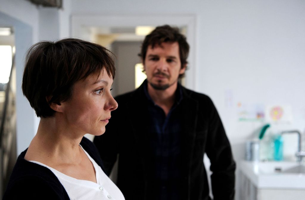Nach wochenlanger Suche hat Tom (Felix Klare) Julia (Julia Koschitz) endlich in ihrer neuen Wohnung aufgespürt. Aber sie weigert sich, mit ihm zu reden.