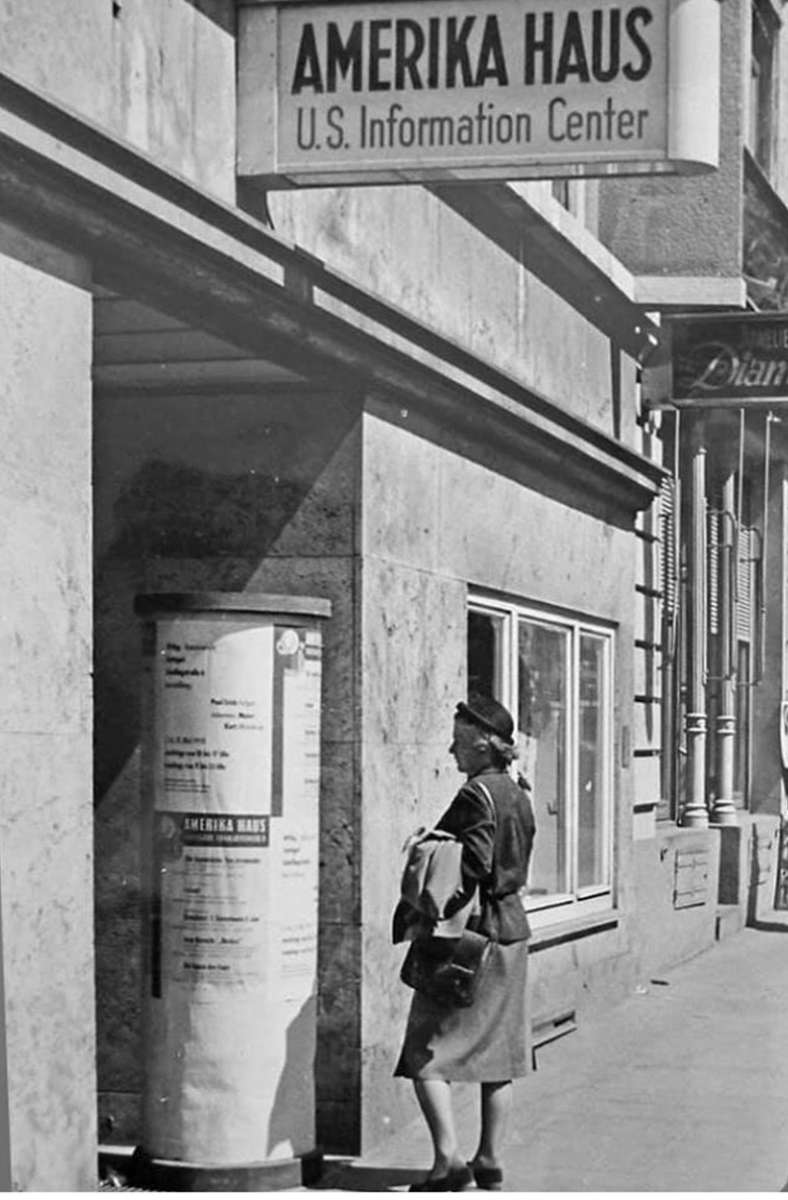 1946 eröffnete das Amerika-Haus an der Neckarstraße.