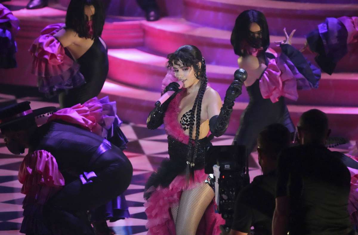 Camila Cabello performt „Don’t Go Yet“