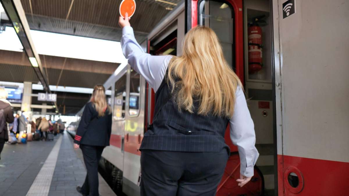 Deutsche Bahn: Unabhängig vom Geschlecht: Mitarbeiter können Uniform frei wählen