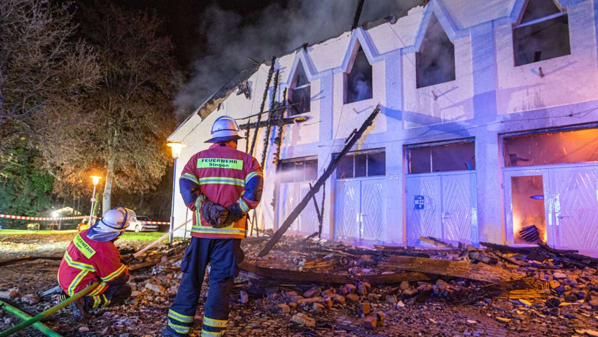  Der Brand der denkmalgeschützten Scheffelhalle in Singen hat einen Millionenschaden verursacht. Ein ehemaliger Feuerwehrmann gibt nun zu, das Feuer gelegt zu haben. 