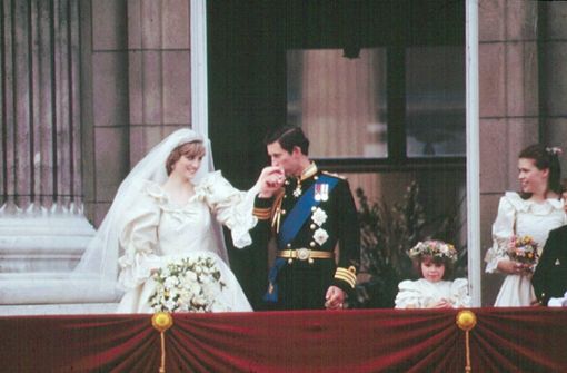 Alles schaut nach Märchen aus: Prinzessin Diana und Prinz Charles auf dem Balkon des Buckingham Palace. Foto: imago/United Archives International/imago stock&people