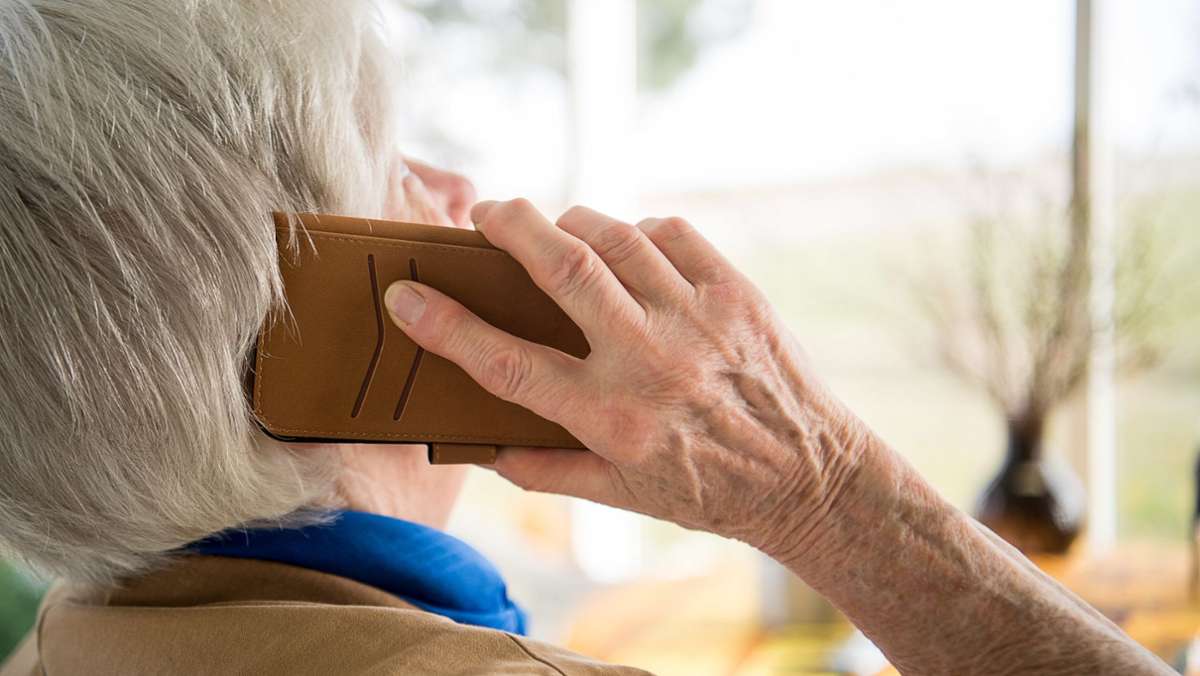 Verbraucherschützer warnen: Ominöser Pflegeservice zockt ältere Menschen am Telefon ab