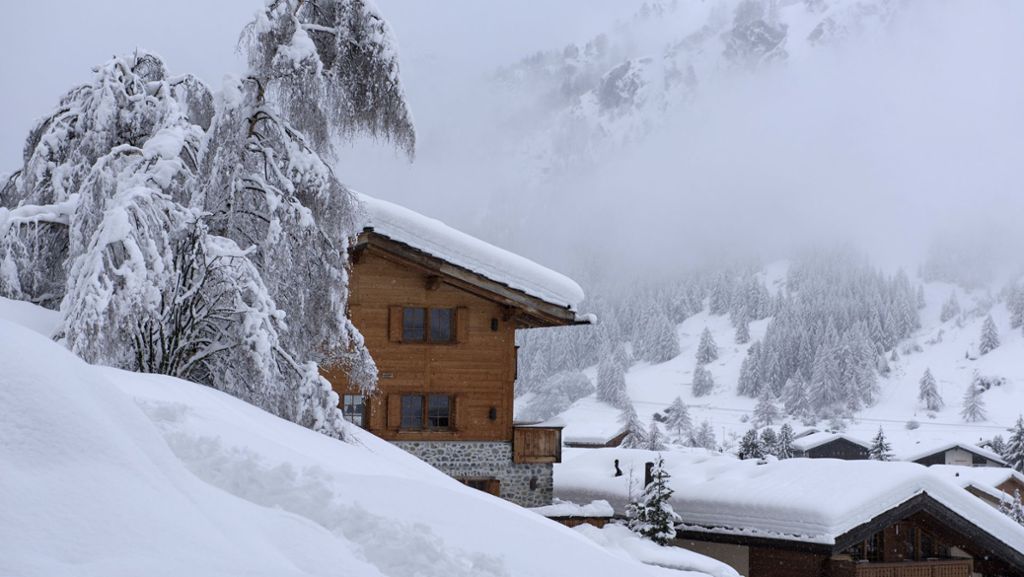 Zermatt in der Schweiz: Lawinengefahr geht zurück - Luftbrücke steht weiterhin