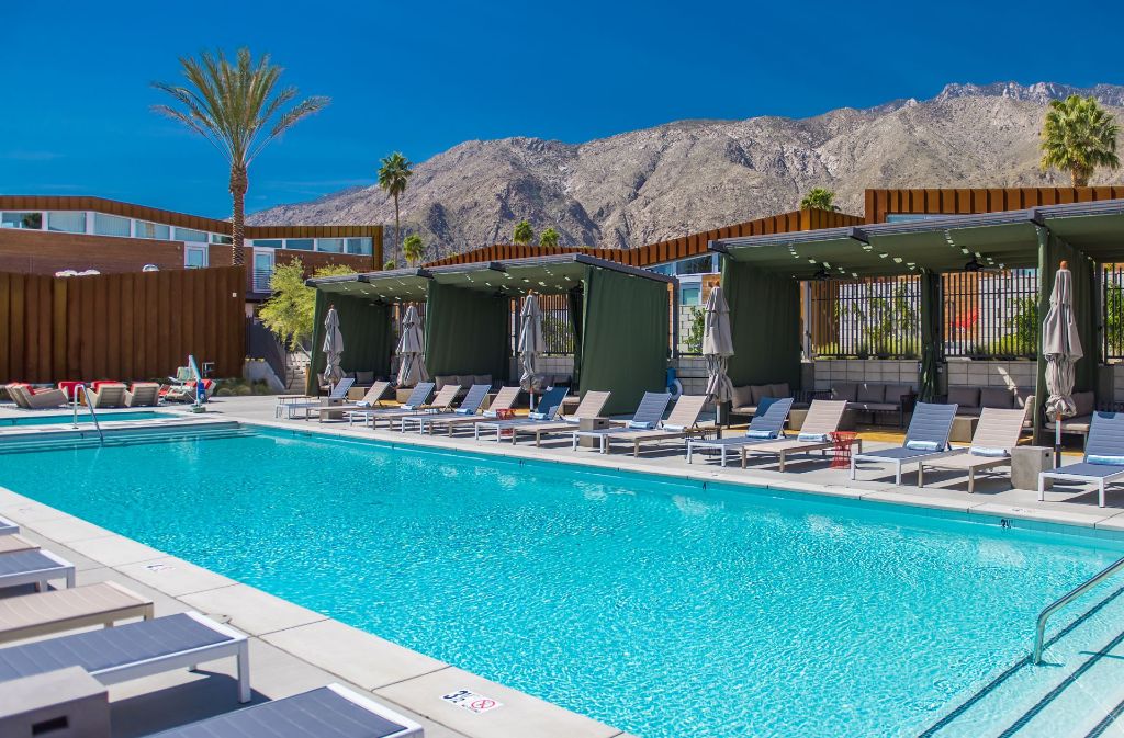 Hotel ohne Pool? Das gibt’s nicht in Palm Springs.