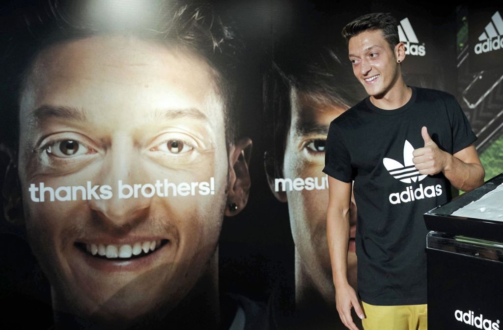 Weiterhin Partner: Mesut Özil und Sportartikelhersteller Adidas. Foto: EFE