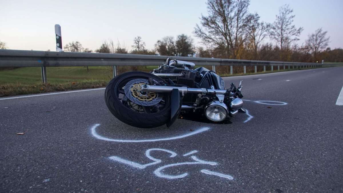 Motorrad-Unfall bei Bondorf: Motorradfahrer lebensgefährlich verletzt