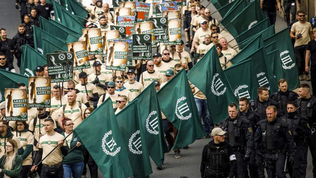 Vor Wahlen in Mannheim: Zwei Parteien müssen  Plakate abhängen