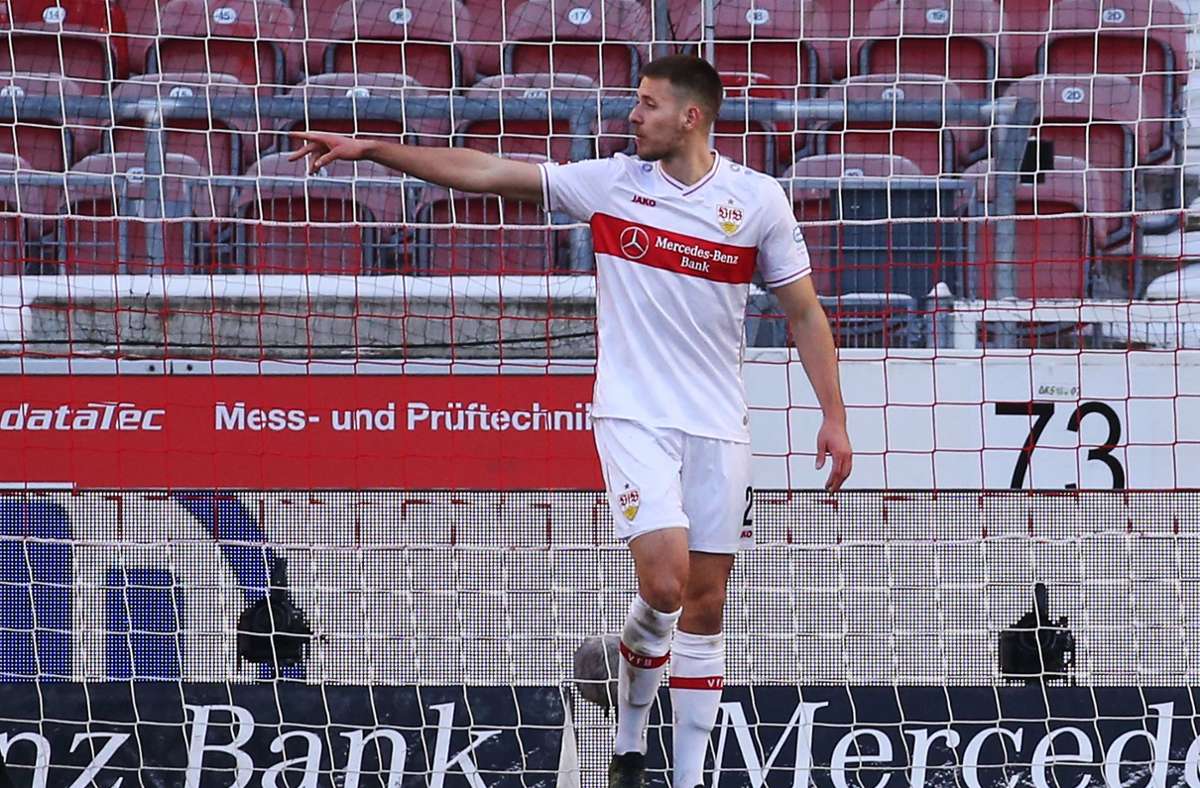Waldemar Anton (Note: 2) Der VfB-Abwehrchef präsentierte sich erneut in Galaform. Anton lief Löcher zu, dirigierte die Hintermannschaft und kurbelte das Aufbauspiel der Stuttgarter an. Schon jetzt einer der Aufsteiger der Saison.