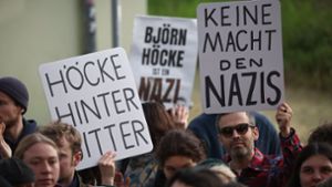 Prozess gegen Thüringens AfD-Chef – Demo vor Justizgebäude