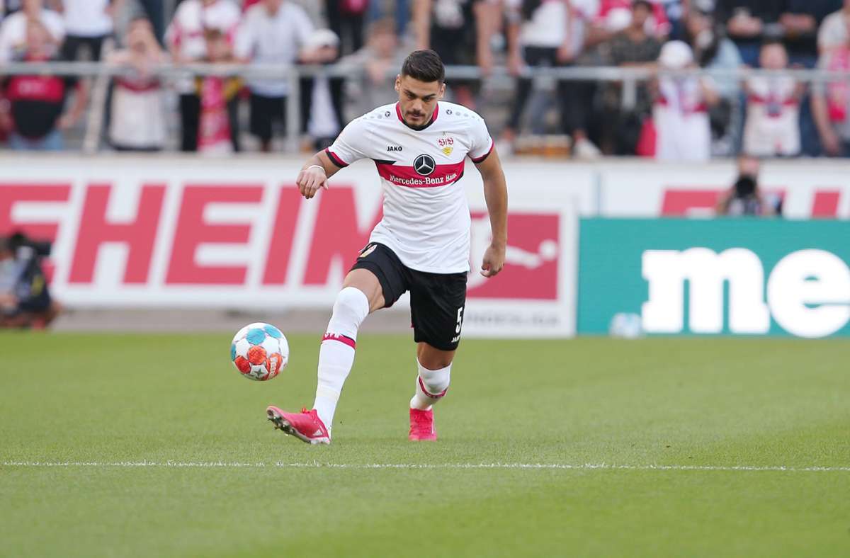 VfB-Spieler Konstantinos Mavropanos in Aktion