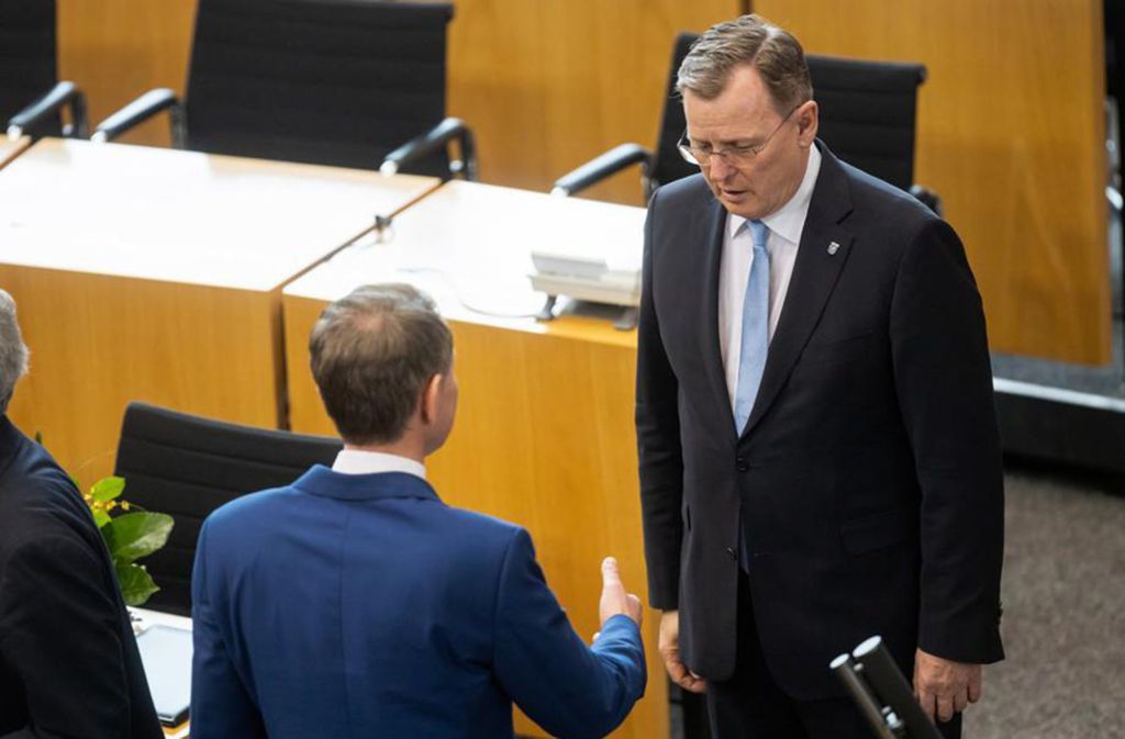 Ministerpräsident Bodo Ramelow nahm die Gratulation von Björn Höcke ohne Handschlag entgegen.