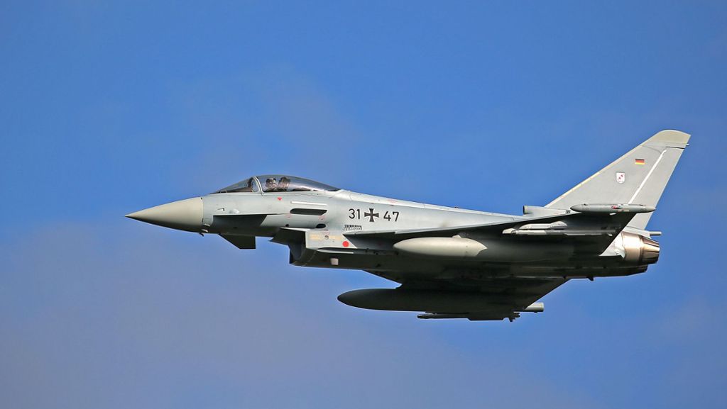  Der Ersatz für die Tornado-Flotte ist ein heikles Thema, nun hat das Verteidigungsministerium einen Vorschlag offiziell gemacht: Gekauft werden sollen der Eurofighter und das US-Modell F-18. Die Blicke richten sich auf die SPD. 