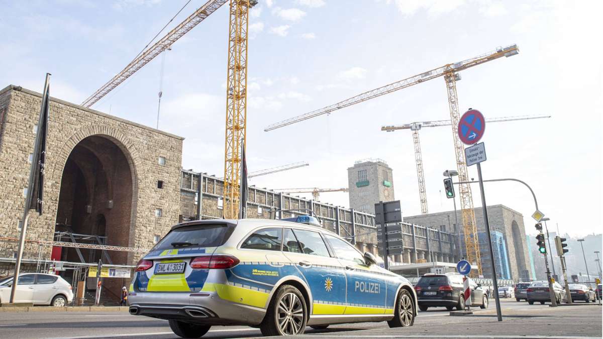 Gemeinsame Polizei- und Zollkontrollen: Mehr als 130 Personen rund um den Stuttgarter Hauptbahnhof kontrolliert