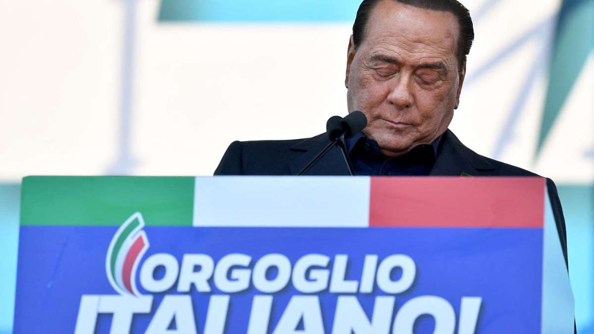  Für Silvio Berlusconi hätte es ein letzter Triumph werden sollen, eine späte Genugtuung. Doch sein Traum vom Amt des Staatspräsidenten ist geplatzt. Zwei Tage vor Wahlbeginn zog er seine - inoffizielle - Kandidatur zurück. 