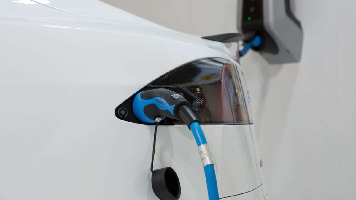  Mit bis zu 9000 Euro wird der Kauf von E-Autos gefördert – das Land stockt den Betrag auf über 10.000 Euro auf, sofern die Besitzer eine Ladeeinrichtung für Solarstrom kaufen. Viele bekommen die Box zum Nulltarif. 