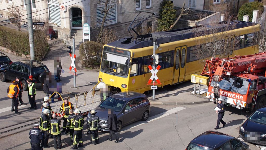 Erneuter Zahnradbahn-Unfall in Stuttgart: Mercedes kracht gegen „Zacke“