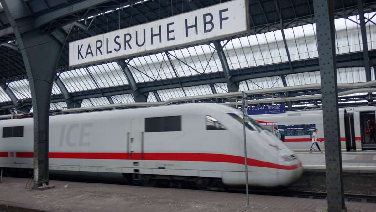 Vorfall am Karlsruher Hauptbahnhof: Jugendliche bringen sich aus Neugier fast in Lebensgefahr