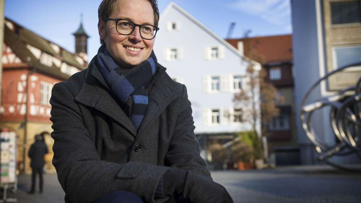  Sebastian Wolf ist der einzige Bewerber bei der Oberbürgermeisterwahl am 6. Februar. Er beeindruckte viele mit dem, was er als Erster Bürgermeister in Ehingen bei Ulm geleistet hat. Punkten will er an neuer Stelle aber nicht nur mit Kompetenz. 