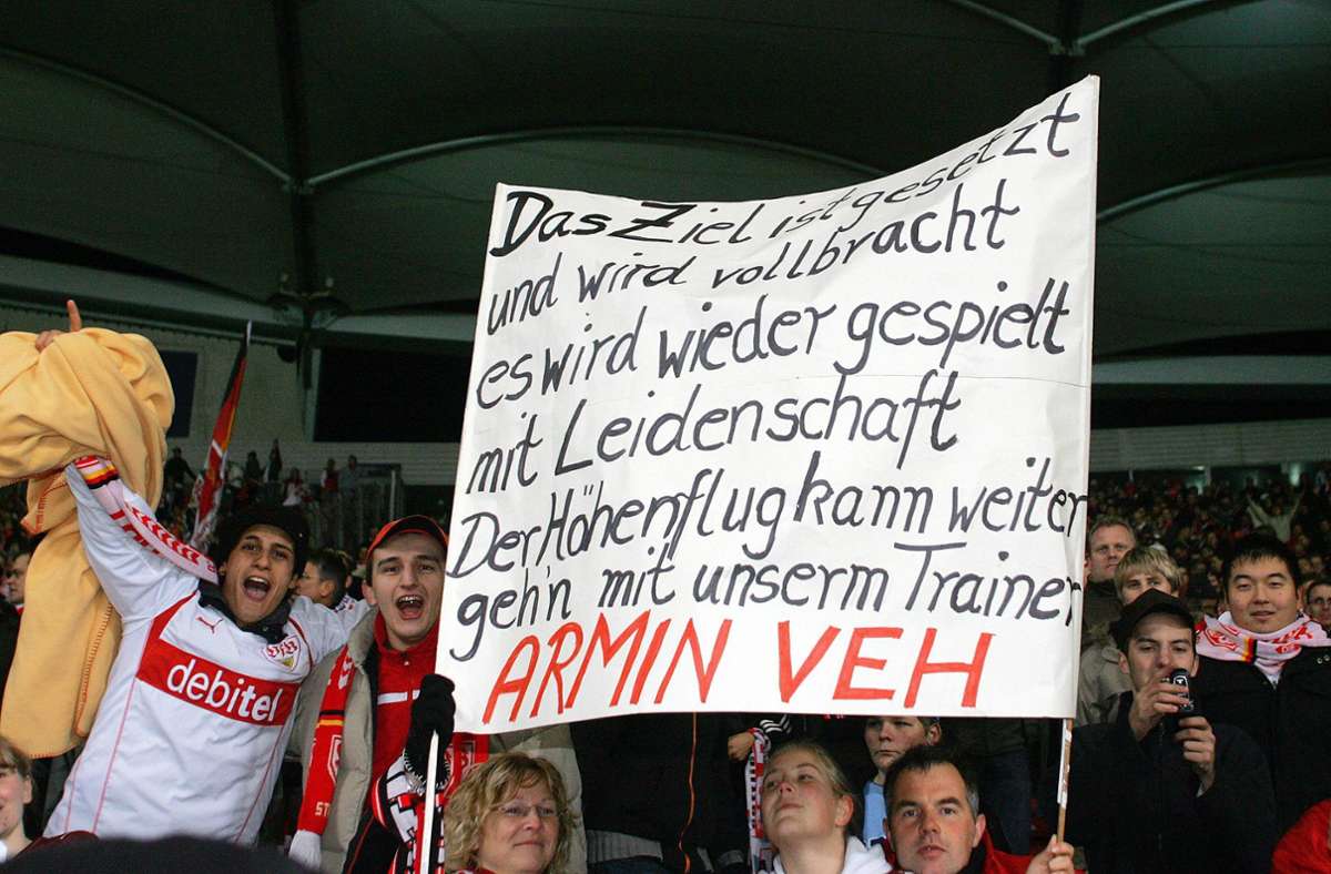 Der VfB startet unter Armin Veh durchwachsen in die Saison 2006/2007. Dann kommt die Mannschaft aber immer besser in Form und steht nach der Hinrunde auf dem vierten Platz. Die Fans bedanken sich dafür bei ihrem Trainer.
