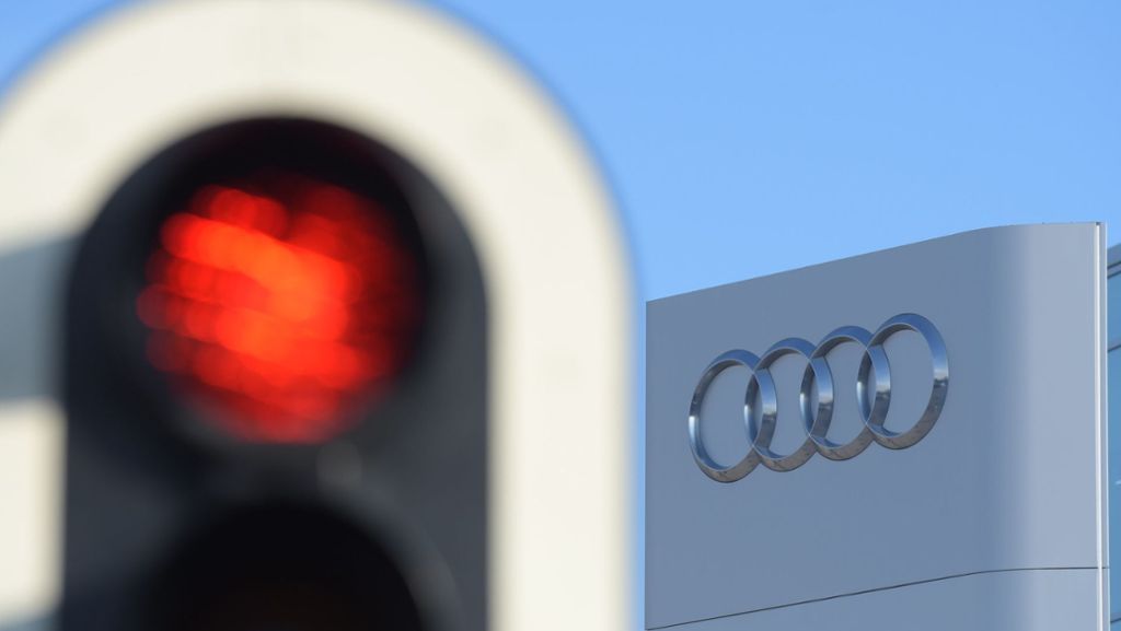  Audi steht unter Druck. Seit längerem verhandelt die Unternehmensführung mit der Belegschaft über einen „Zukunftspakt“, der sieht auch einen Stellenabbau in den deutschen Werken vor. Nun gibt es eine Einigung. 