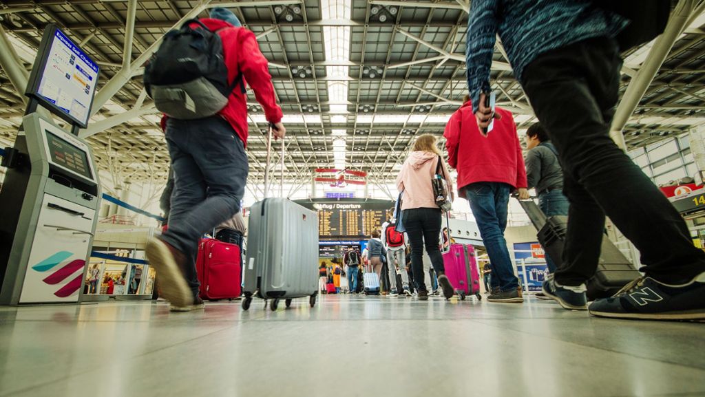 Flughafen Stuttgart: Frau will mit 300 Marken-Plagiaten einreisen
