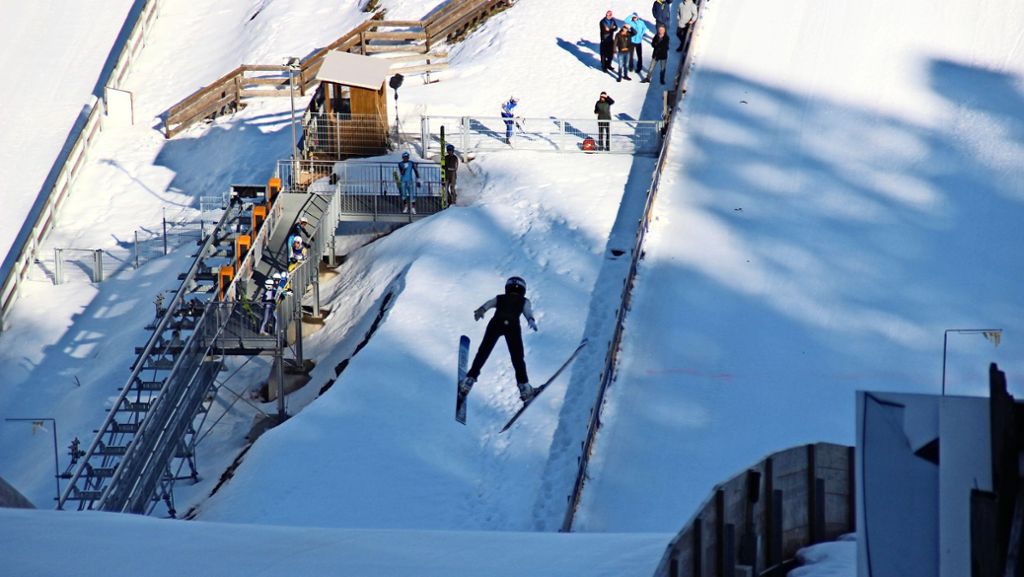Skispringer aus Fellbach: Mit Skiern anstatt Flügeln durch die Luft