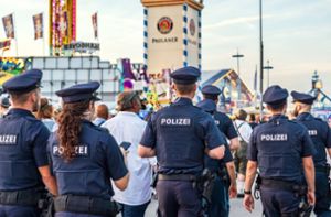 Mehrere Übergriffe auf Polizisten: Gast muss gefesselt zur Wiesn-Wache