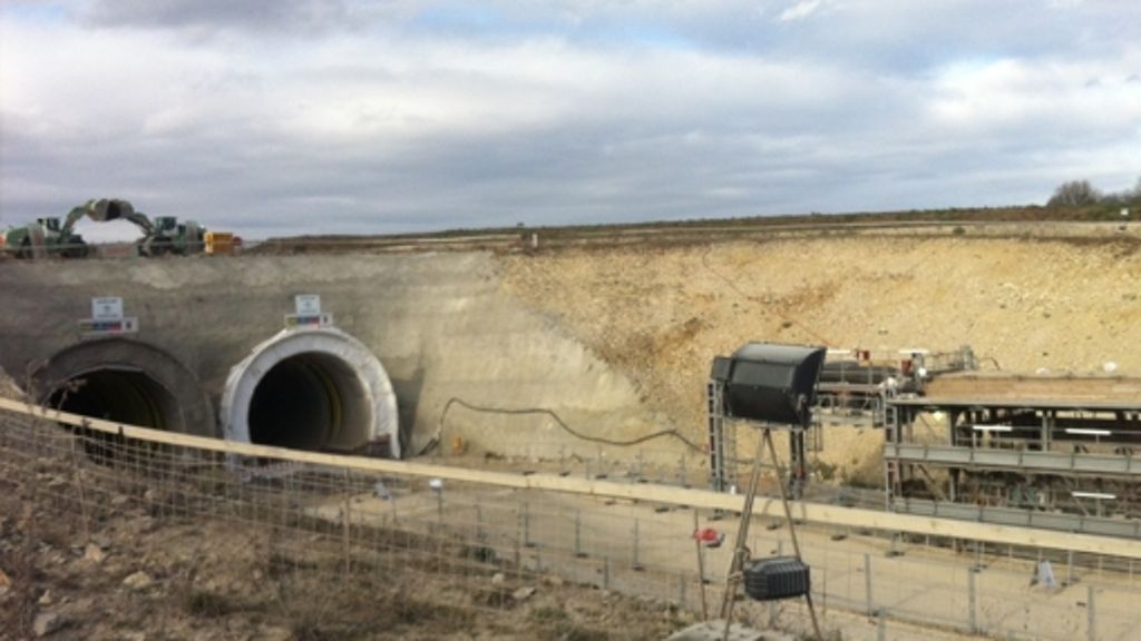  Auf die Tunnelpatin mussten die Mineure verzichten: Doch das schmälerte nicht die Freude darüber, den 4,8 Kilometer langen Steinbühltunnel im Kreis Göppingen sechs Monate eher als geplant gebohrt zu haben. 