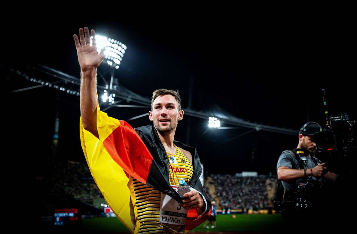 Niklas Kaul feiert in München seinen Erfolg. Foto: IMAGO/Beautiful Sports/IMAGO/BEAUTIFUL SPORTS/R. Schmitt