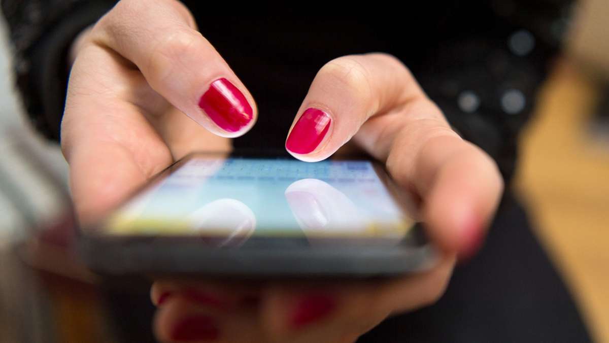  Betrug per SMS: Es wurden zuletzt mehrere Fälle registriert, in denen Kriminelle per SMS eine Paketzustellung vorgaukeln, um an Passwörter und Geld zu kommen. Die Polizei appelliert an die Menschen, „unter keinen Umständen“ auf einen solchen Link zu klicken. 