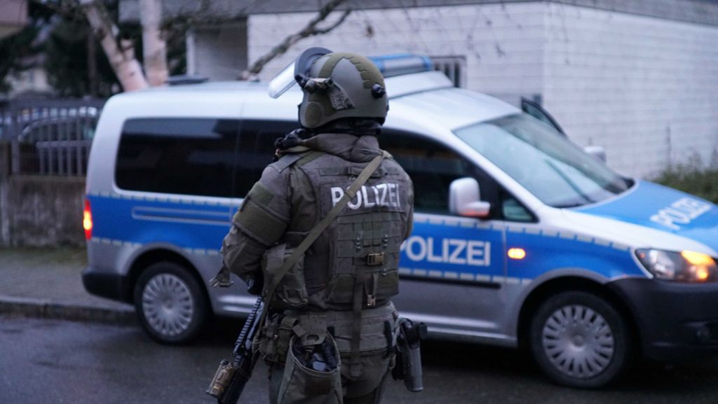 Blutiger Streit in Plochingen: Schüsse auf offener Straße? Polizei sperrt Straßen ab