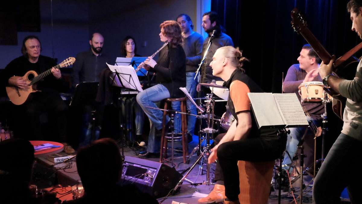  Das Ziryab-Ensemble vom Forum der Kulturen gastiert an diesem Donnerstag erstmals auf der Bühne vor dem Mercedes-Benz-Museum mit Stargast Gregory Dargent. 