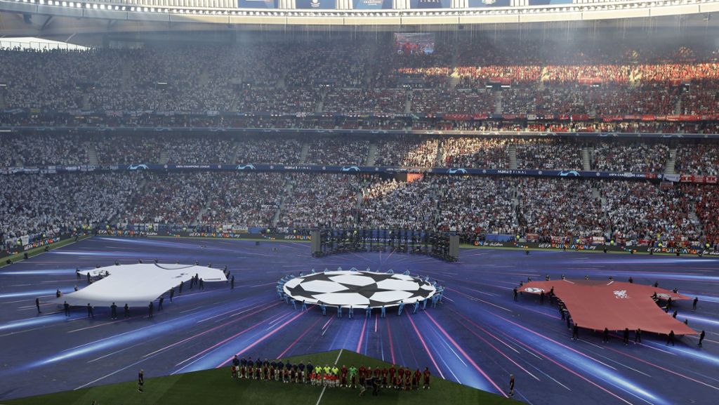 Stau vor Finale: Liverpool-Besitzer und Altstars queren Autobahn zum Stadion