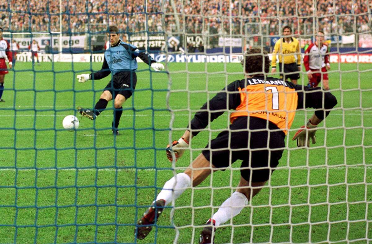 Hans-Jörg Butt ist mit 26 Toren der „gefährlichste“ unter den Bundesliga-Keepern. Der frühere Hamburger, Leverkusener und Münchner war aber immer nur vom Punkt erfolgreich (und verschoss fünfmal). Nur er erzielte zwei Tore in einem einzigen Spiel (1999/2000 für den HSV gegen den VfB Stuttgart), und nur er war in der Bundesliga, in der 2. Liga sowie in der 3. Liga erfolgreich.