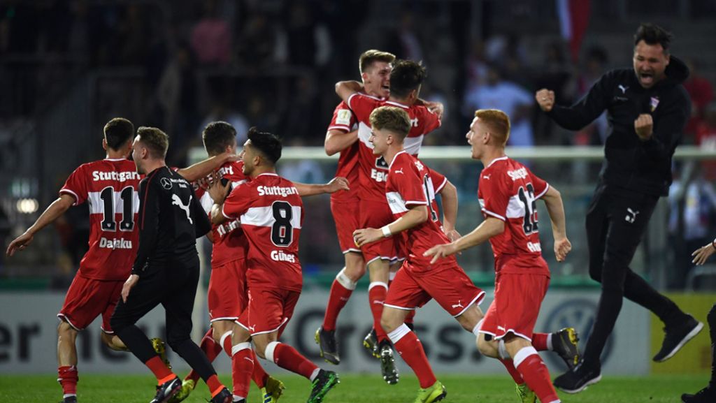 U 19 des VfB Stuttgart: So feiert Präsident Wolfgang Dietrich den Pokalsieg