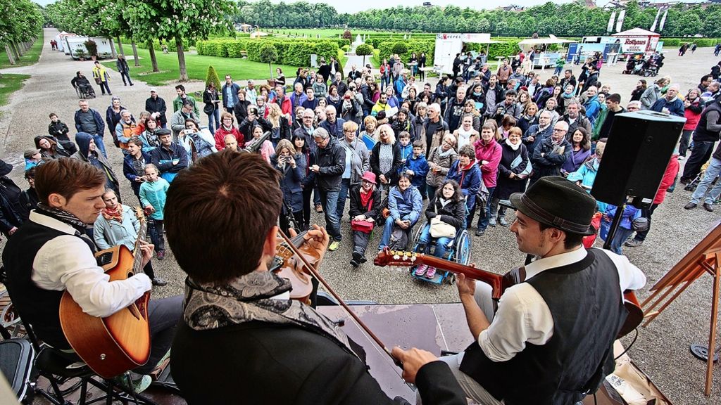 Straßenmusikfestival in Ludwigsburg: Kühl, aber trocken: ein Auftakt unter  Wolken
