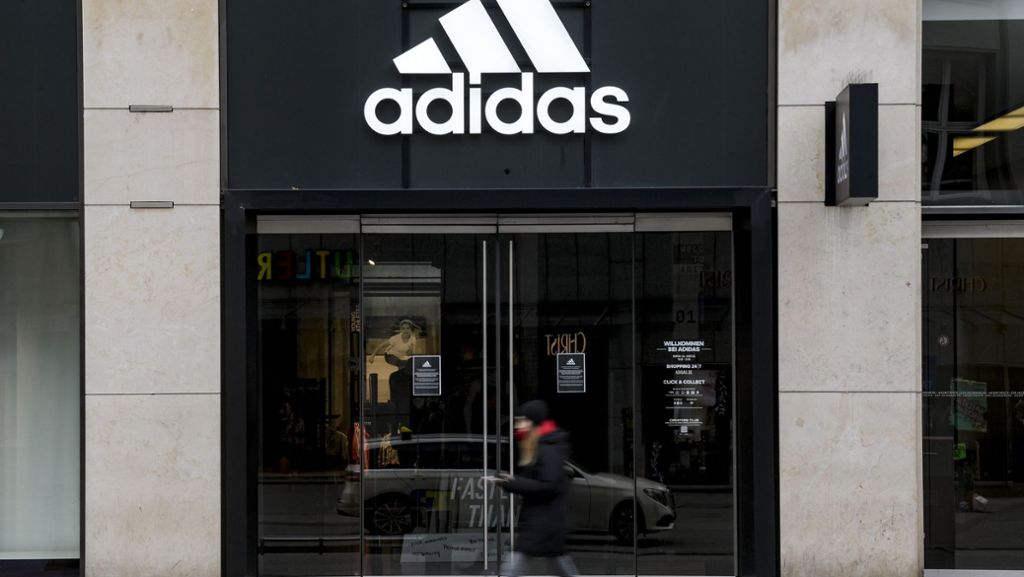  Adidas gehört zu den Unternehmen, die schon früh von der Corona-Krise getroffen wurden: Im wichtigen chinesischen Markt ging schon im Januar kaum noch etwas. Die Pandemie verhagelte dem zweitgrößten Sportartikelkonzern der Welt das gesamte erste Quartal. 