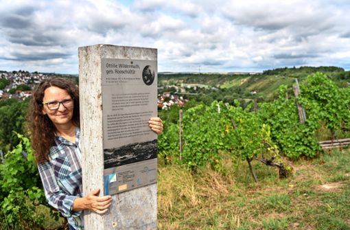 Wer Buch und Natur liebt, ist hier richtig: Andrea Hahn hat den Wein-Lese-Weg initiiert. Foto: factum/Andreas Weise