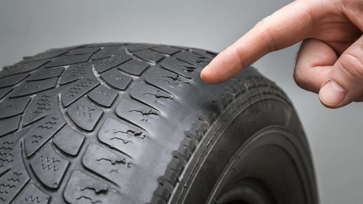 Alle wichtigen Infos zur Haltbarkeit und Lebensdauer von Reifen im Überblick.