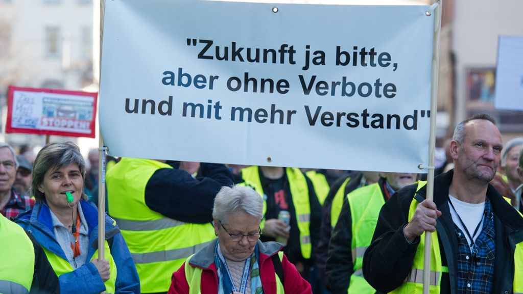 Sinkende Teilnehmerzahlen bei Diesel-Demo: Fahrverbots-Gegner demonstrieren in Stuttgart