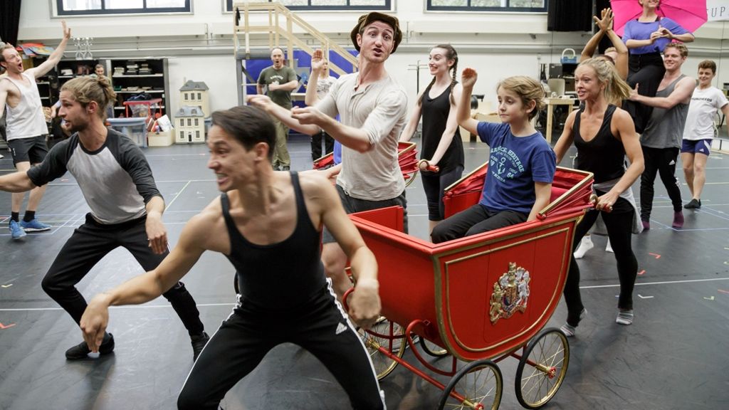 Kinder proben für „Mary Poppins“ in Stuttgart: Die Zaubertricks der Super-Nanny
