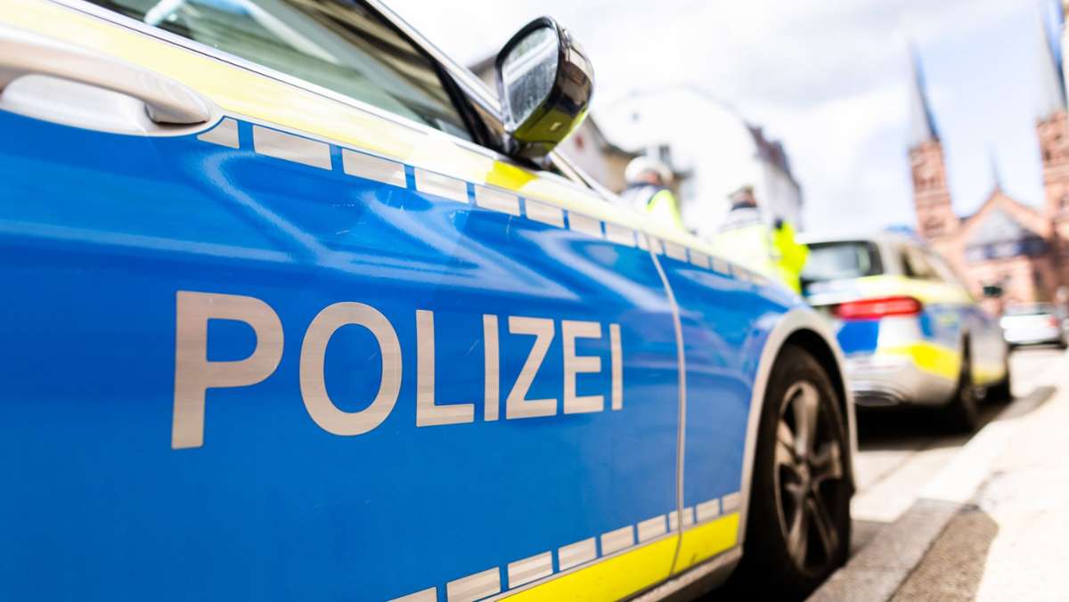 Stuttgart-Mitte: Duo raubt 23-Jährigen aus – Zeugen gesucht