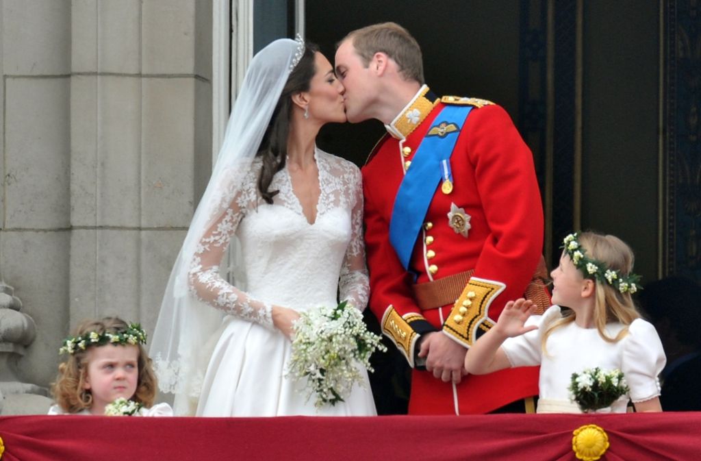 30 Jahre später auf demselben Balkon: Kate und Prinz William.