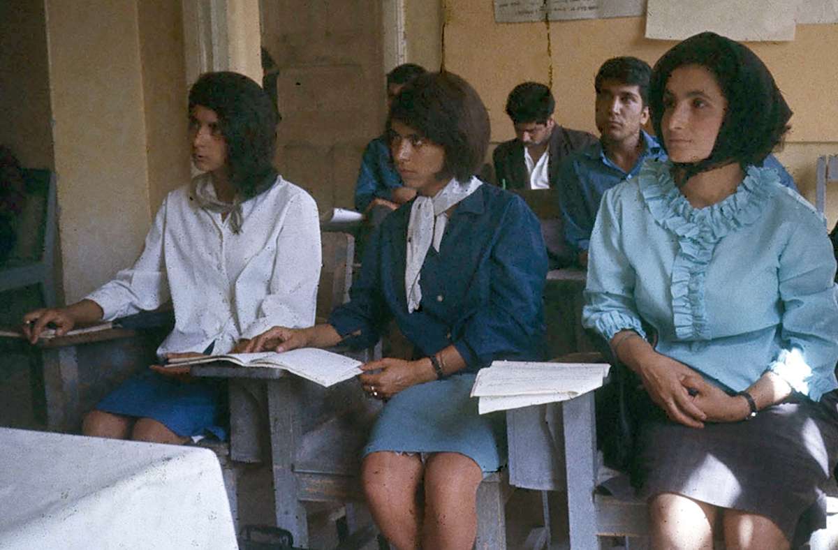 Frauen und Männer werden gemeinsam in Kabul unterrichtet, Afghanistan 1967/68
