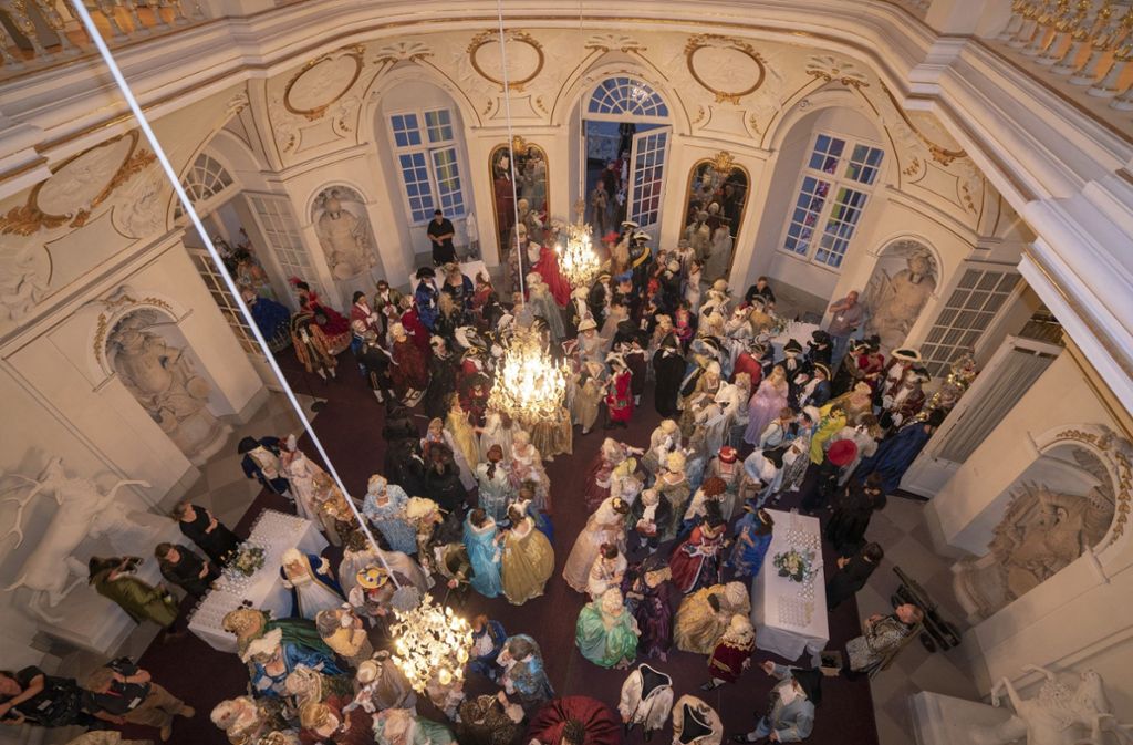 220 Gäste im Kostüm und mit Maske besuchten am Freitagabend den Maskenball im Residenzschloss. Anlässlich des Jubiläums war auch das Schloss in die Messe eingebunden.