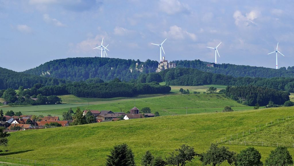 Landratsamt lehnt Rotoren ab: Lichtenstein-Kulisse  bleibt frei   von Windrädern