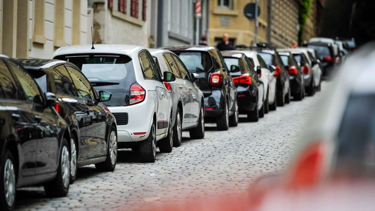  Der Gipfel bei den Autozulassungen in Stuttgart ist überschritten. Die Stadt Stuttgart meldet weniger Benziner und Dieselfahrzeuge. Die Zahl der Oldtimer steigt hingegen. 