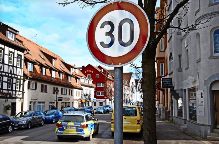 Stuttgart erläutert Tempo-Versuch in großer Runde